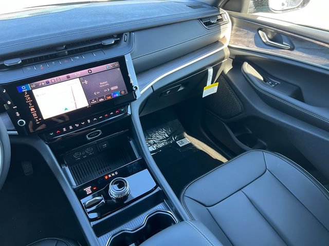 New 2027 Jeep Grand Cherokee Limited w/ Trailer Tow Package AWD/4WD image 32