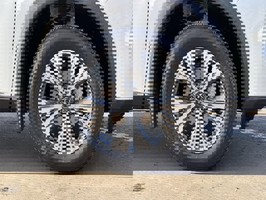 Used 2023 Nissan Rogue SV image 42