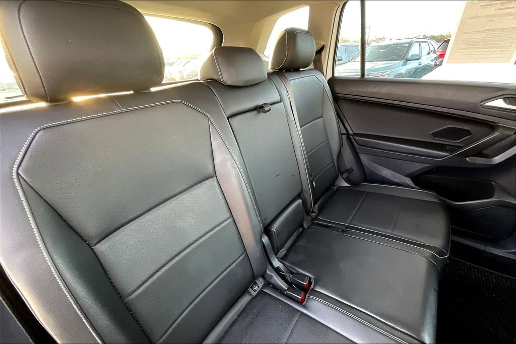Used 2021 Volkswagen Tiguan SE image 15