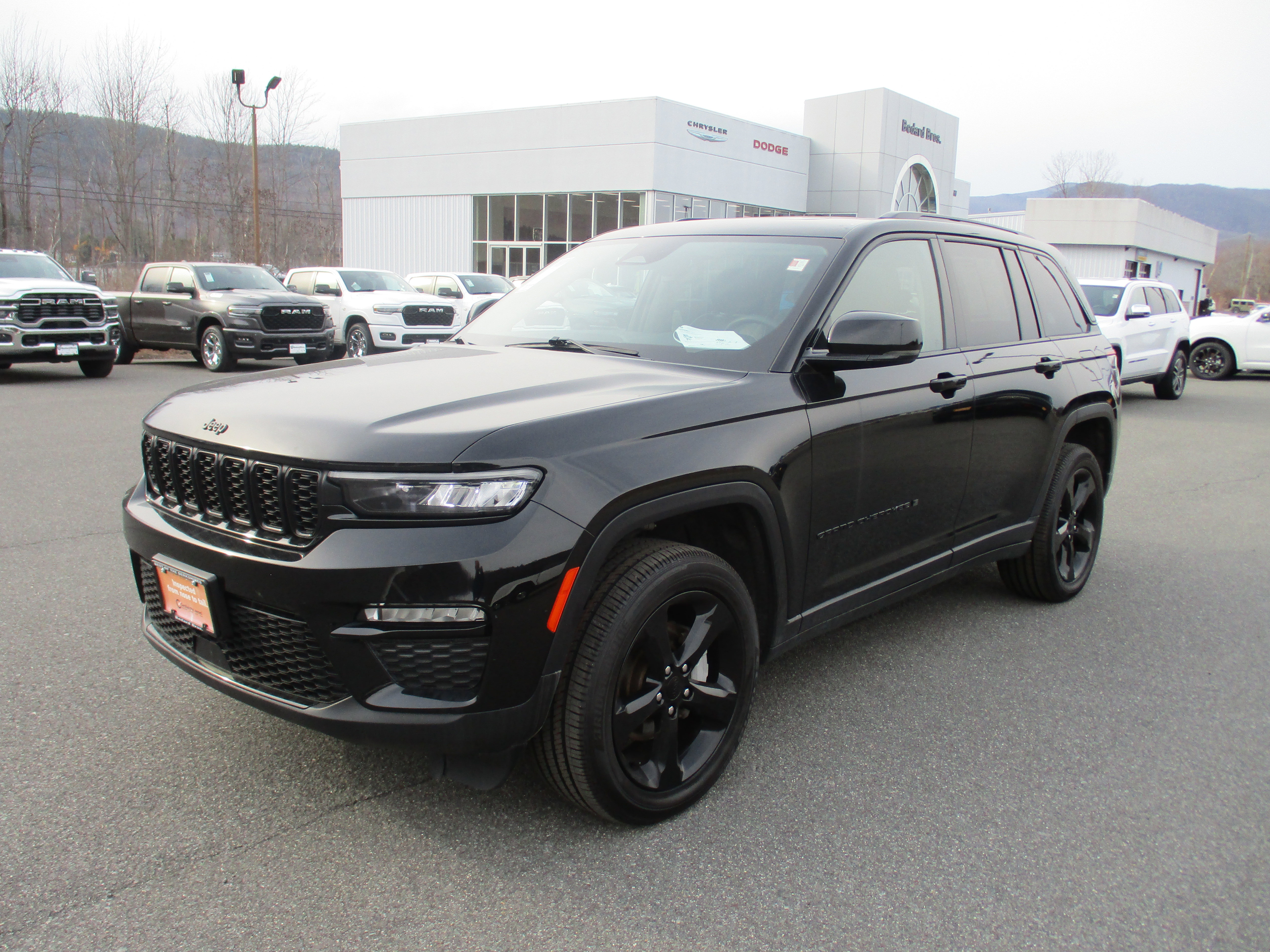 Certified 2023 Jeep Grand Cherokee Limited w/ Black Appearance Package AWD/4WD image 1