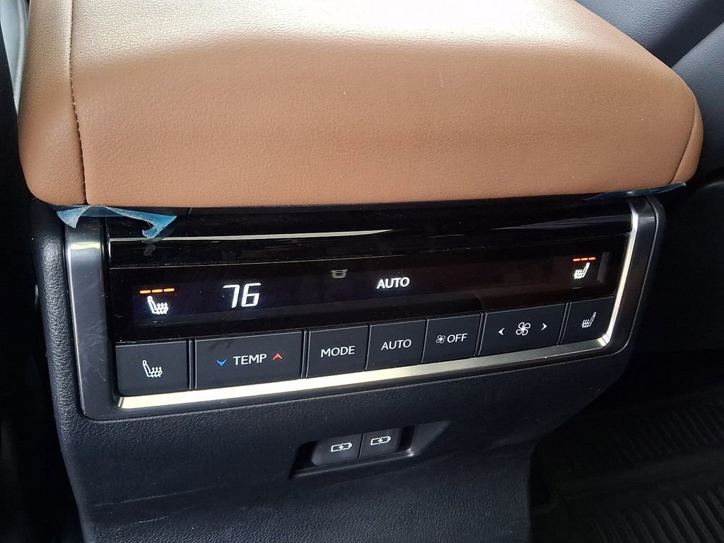 Used 2024 Lexus GX 550 w/ Accessory Package (2T) AWD/4WD image 11