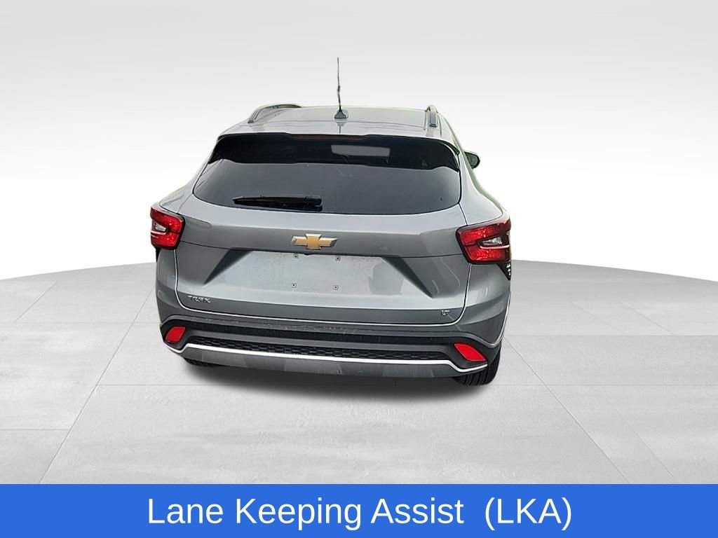 Used 2025 Chevrolet Trax LT FWD image 5