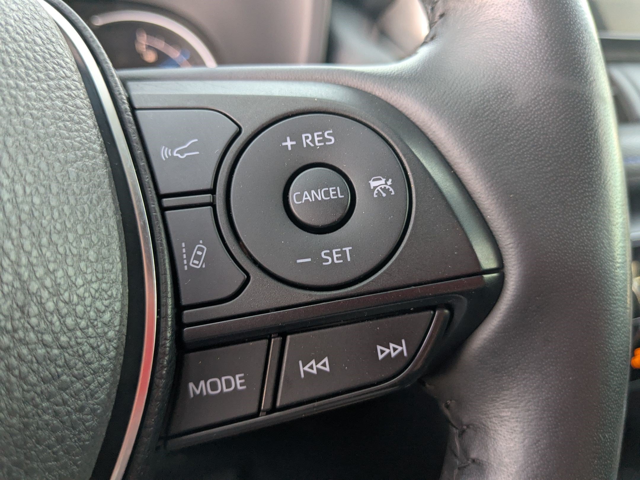 Used 2024 Toyota RAV4 SE w/ Convenience Package AWD/4WD image 18