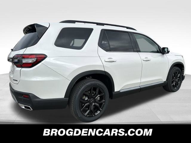 New 2025 Honda Pilot Touring image 3