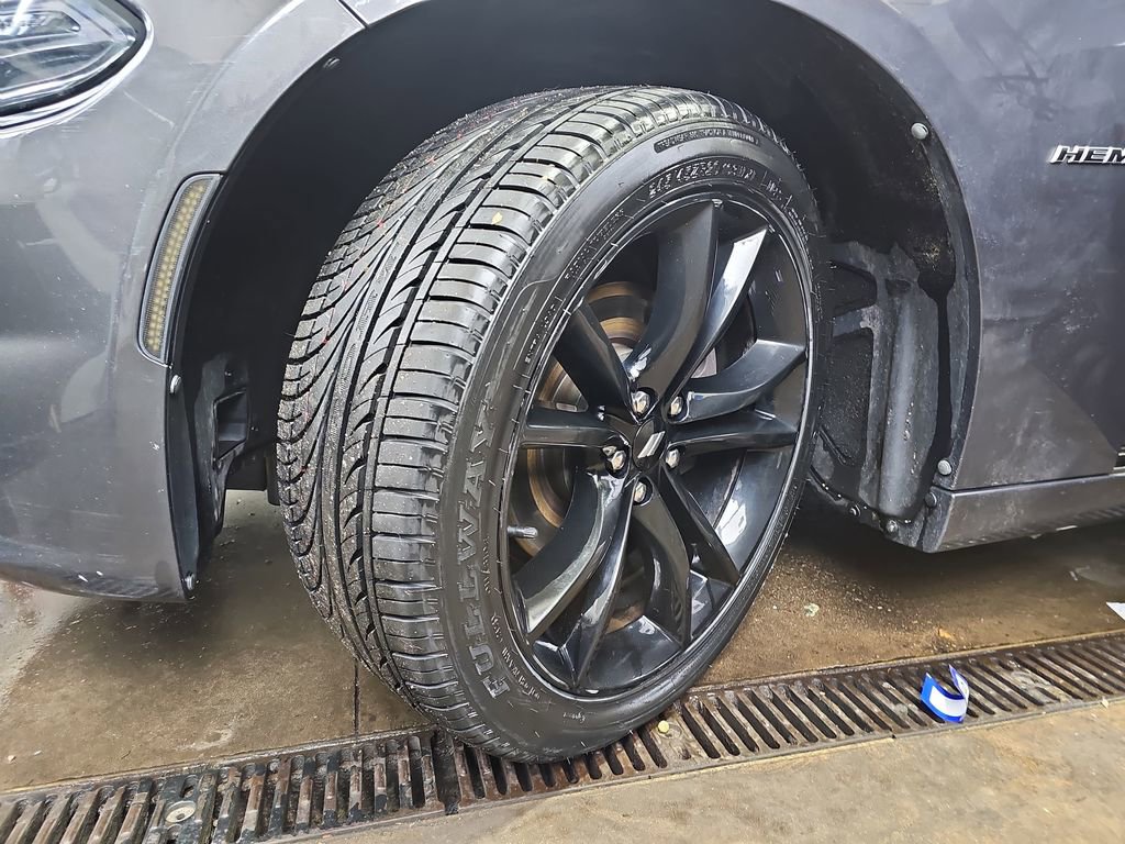 Used 2017 Dodge Charger R/T w/ Blacktop Package image 29