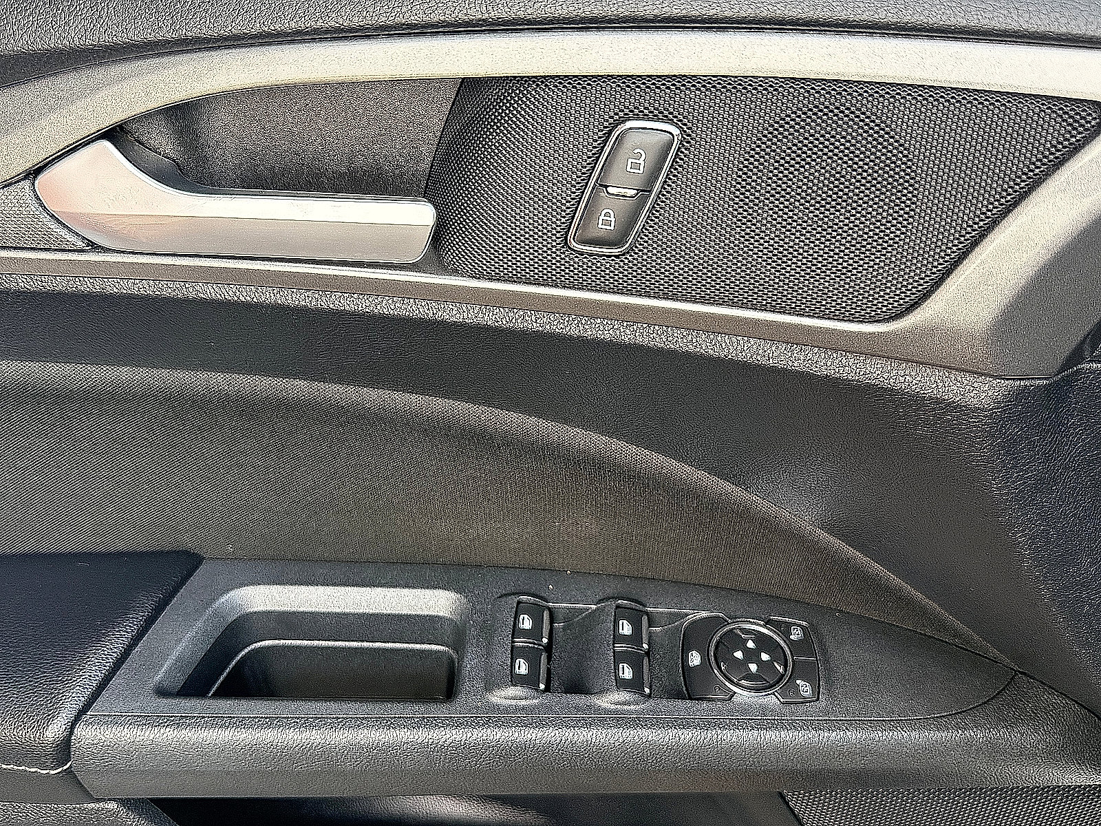 Used 2019 Ford Fusion SE FWD image 25