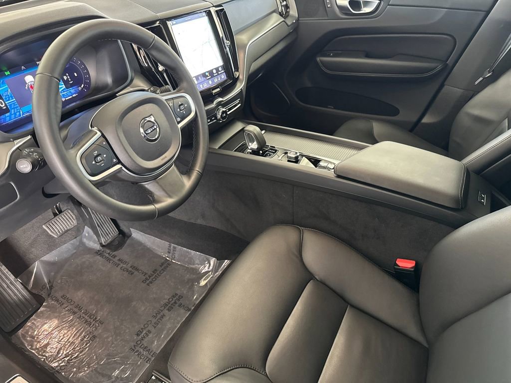 Certified 2025 Volvo XC60 B5 Core AWD/4WD image 9
