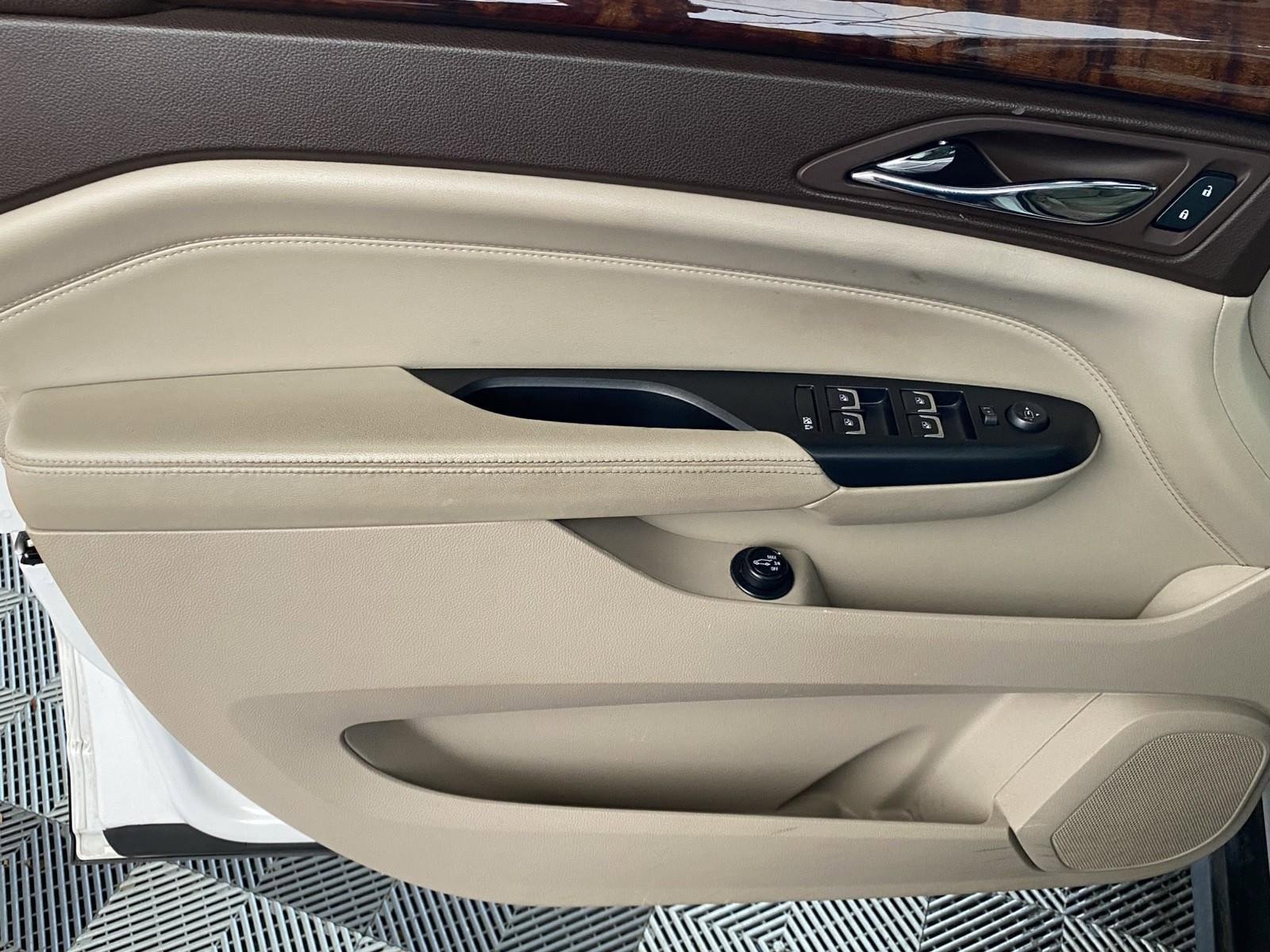 Used 2015 Cadillac SRX Luxury w/ Driver Awareness Package image 20