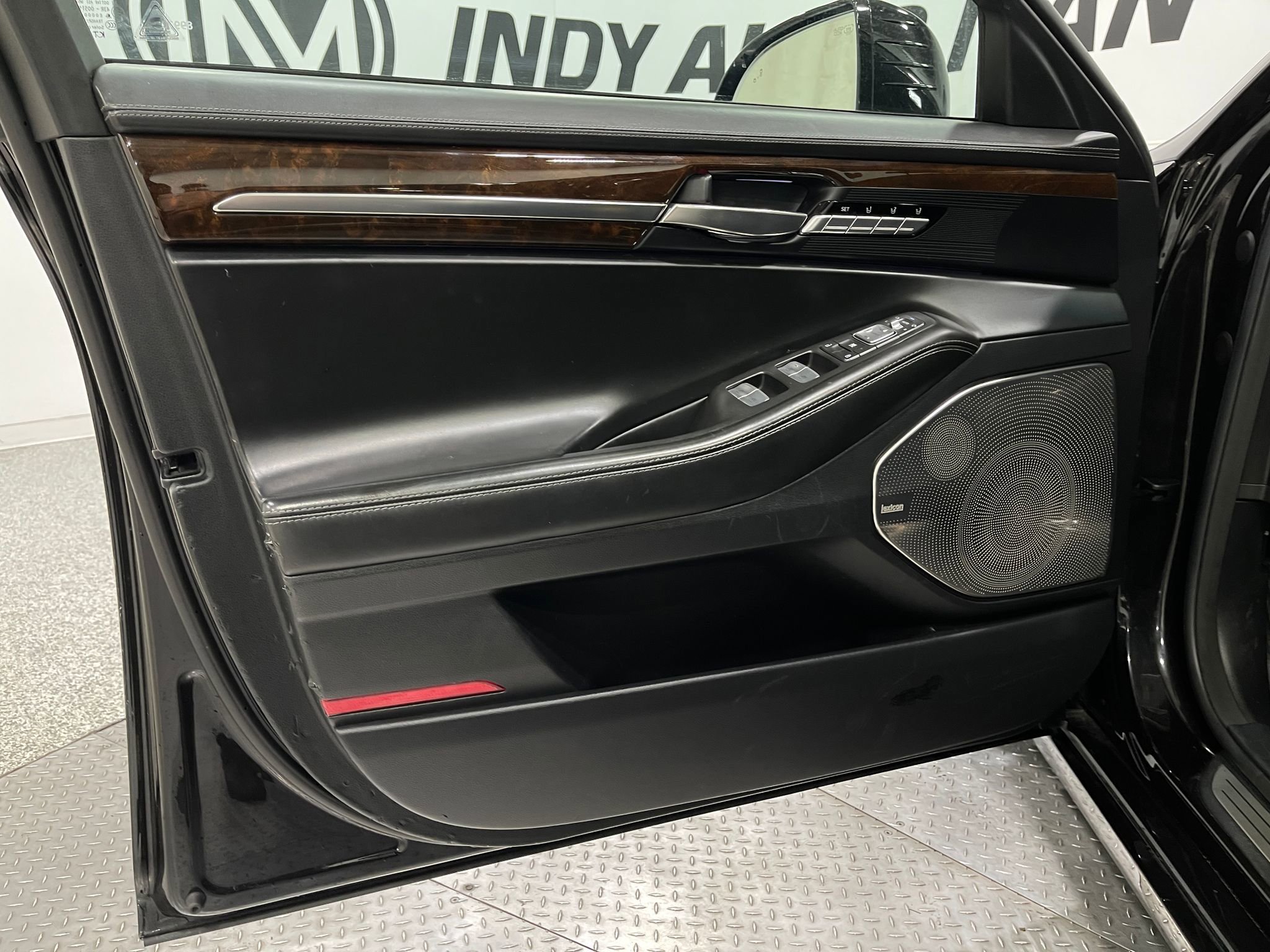 Used 2018 Genesis G90 3.3T Premium AWD/4WD image 15