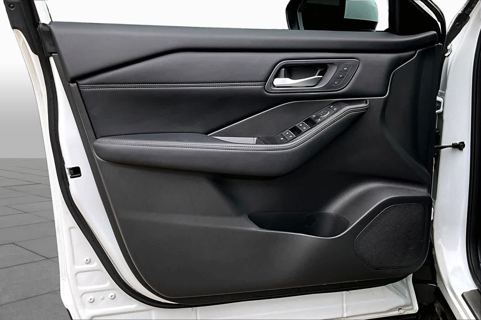 Used 2024 Nissan Rogue SL w/ SL Premium Package FWD image 22