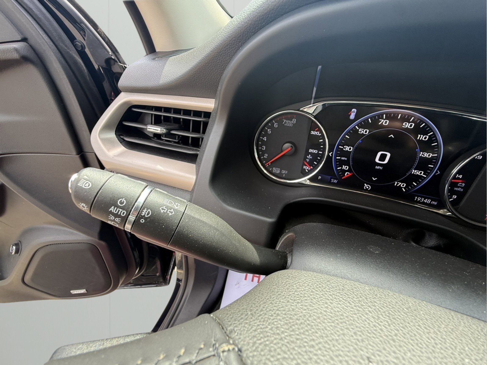 Used 2022 GMC Acadia Denali w/ Denali Technology Package image 26