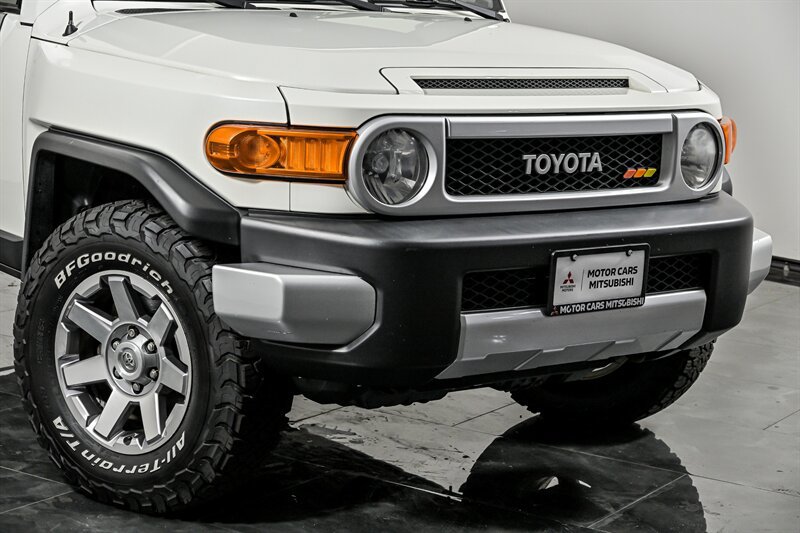 Used 2014 Toyota FJ Cruiser 4WD w/ Upgrade Package image 2