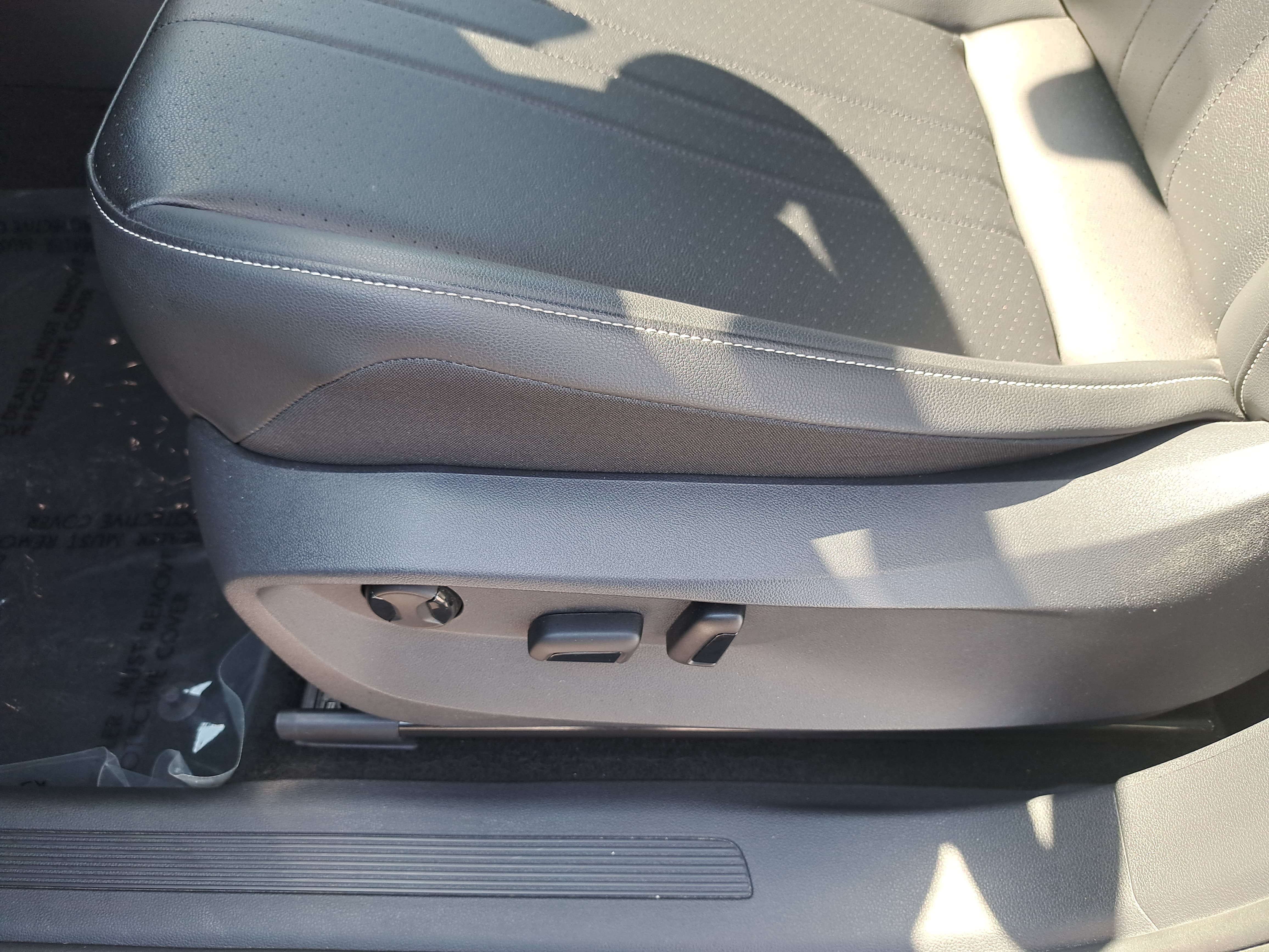 Certified 2023 Volkswagen Tiguan SE w/ Panoramic Sunroof Package AWD/4WD image 29