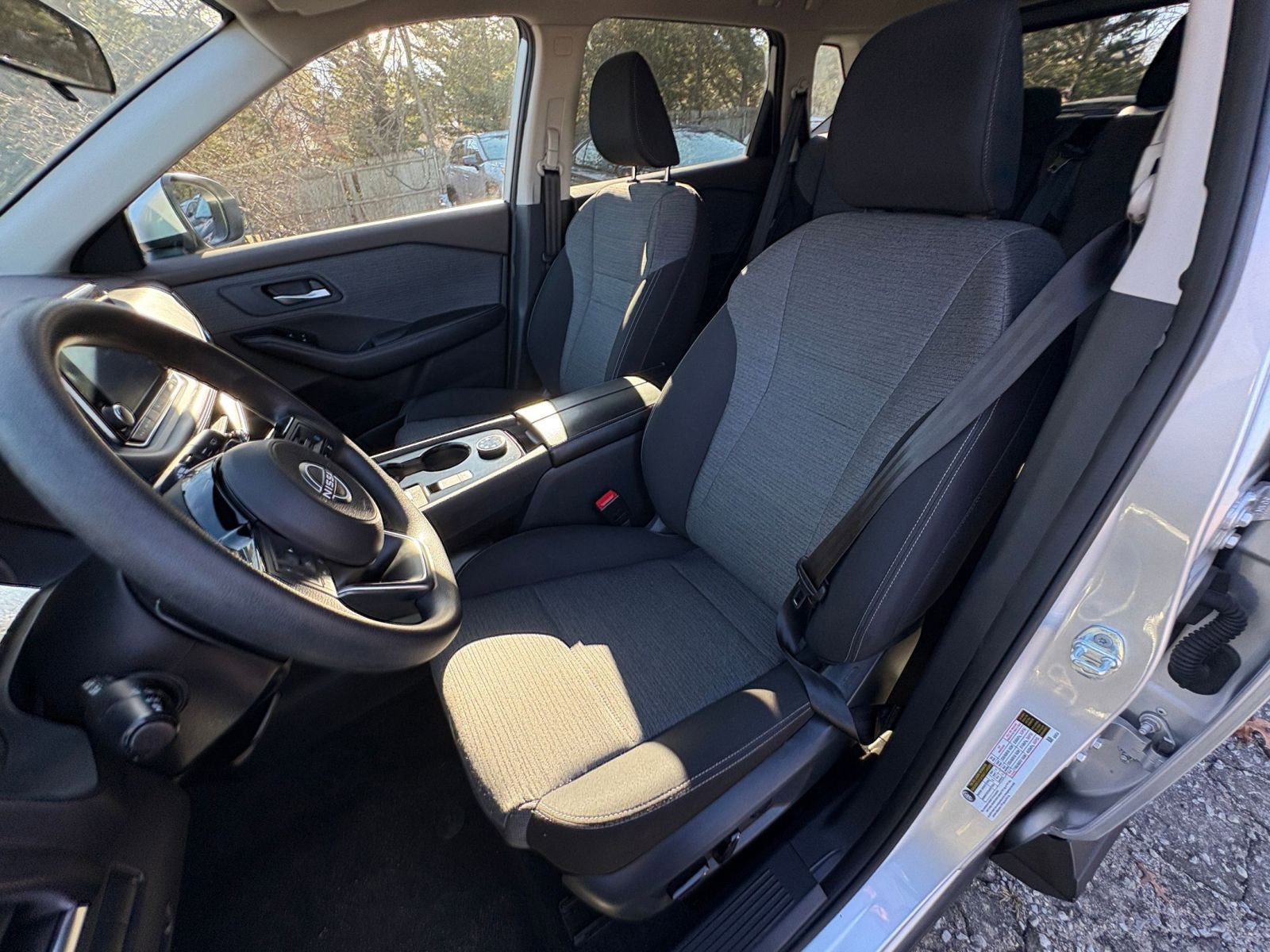 Used 2023 Nissan Rogue SV image 32