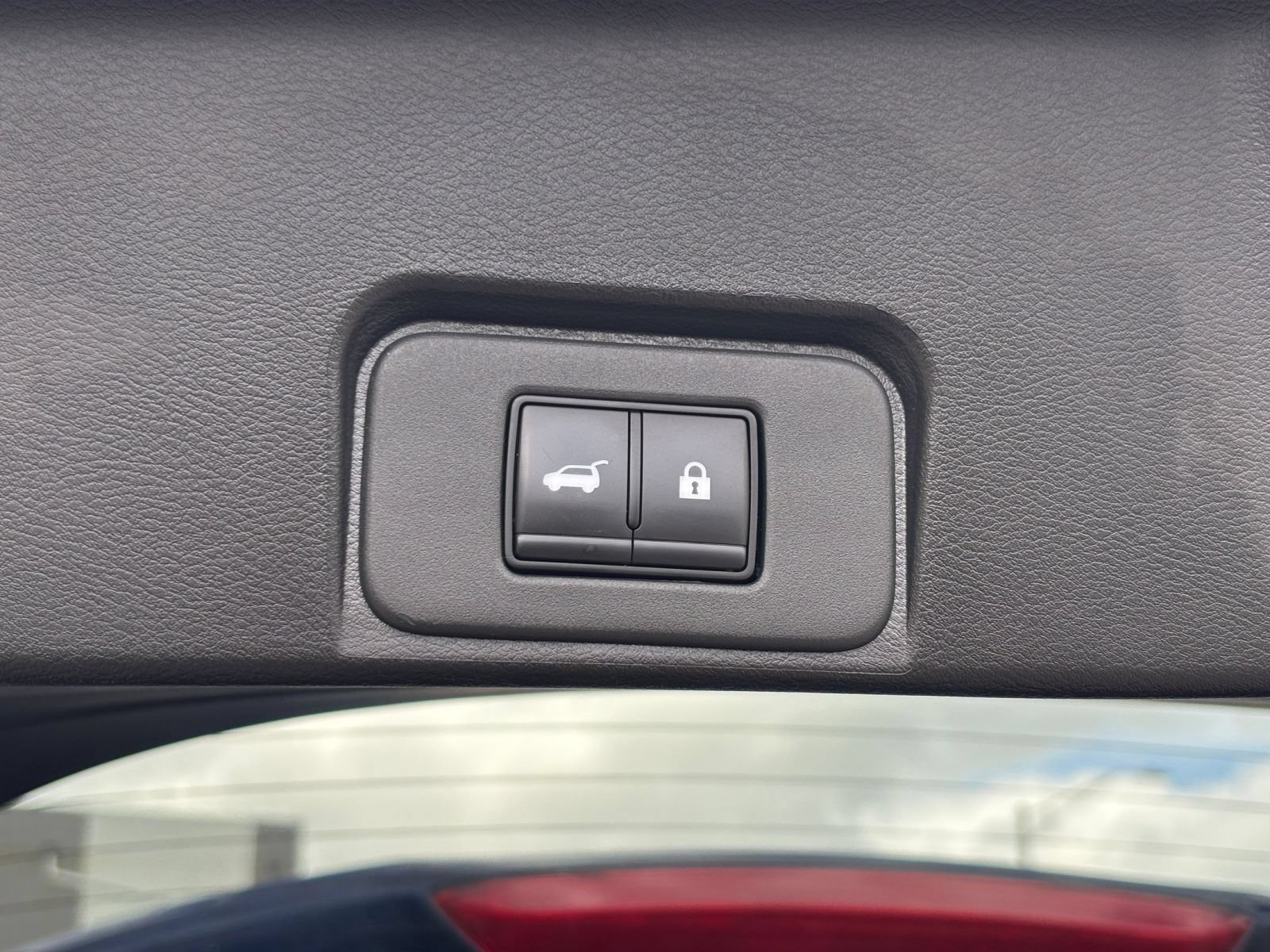 Used 2025 Nissan Rogue SV AWD/4WD image 20