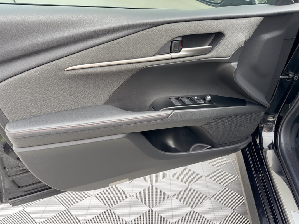 Used 2025 Toyota Camry XLE FWD image 14