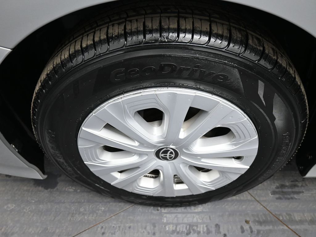 Certified 2022 Toyota Prius LE image 14