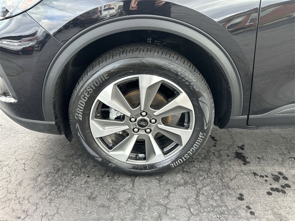 Used 2024 Ford Escape Platinum w/ Class II Trailer Tow Package image 10