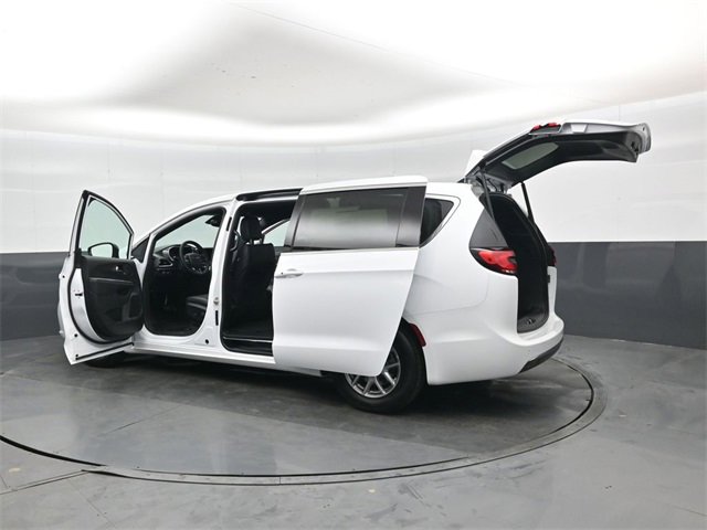 New 2026 Chrysler Pacifica Select image 46