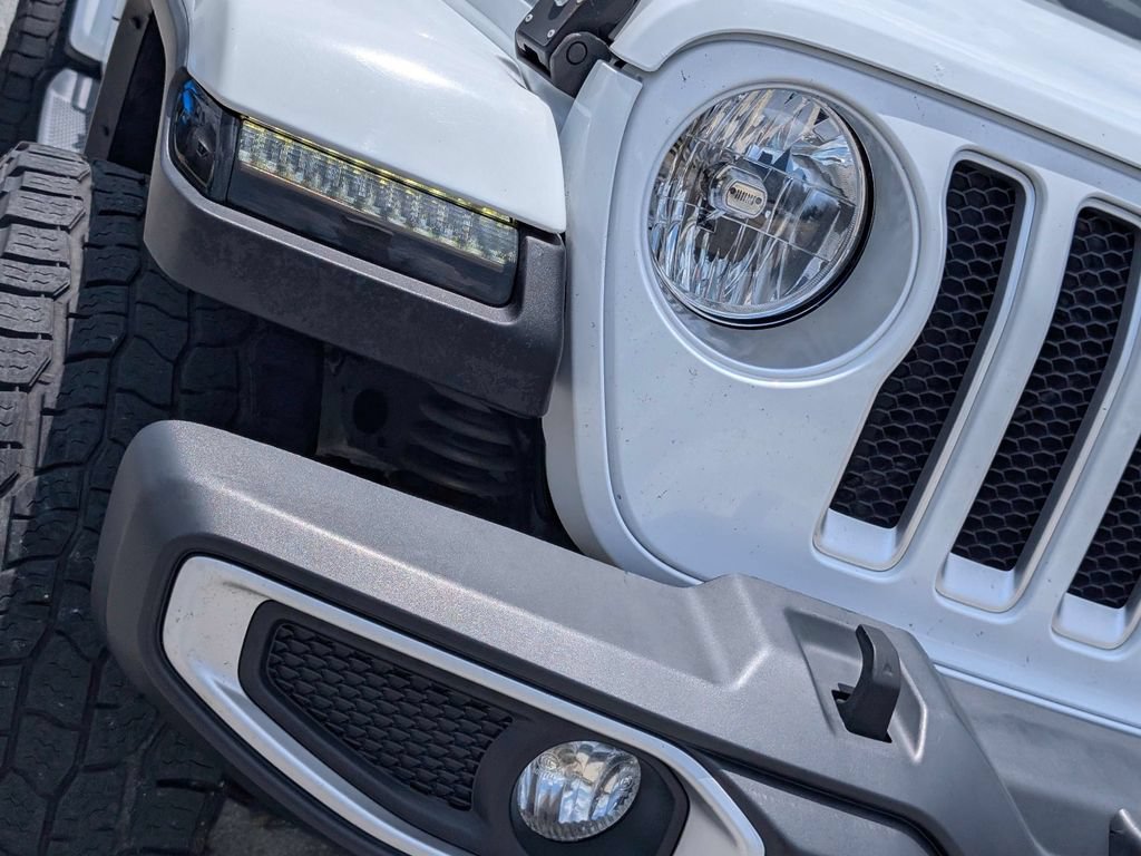 Used 2019 Jeep Wrangler Unlimited Sahara w/ Uconnect 4C Nav & Sound Group AWD/4WD image 3