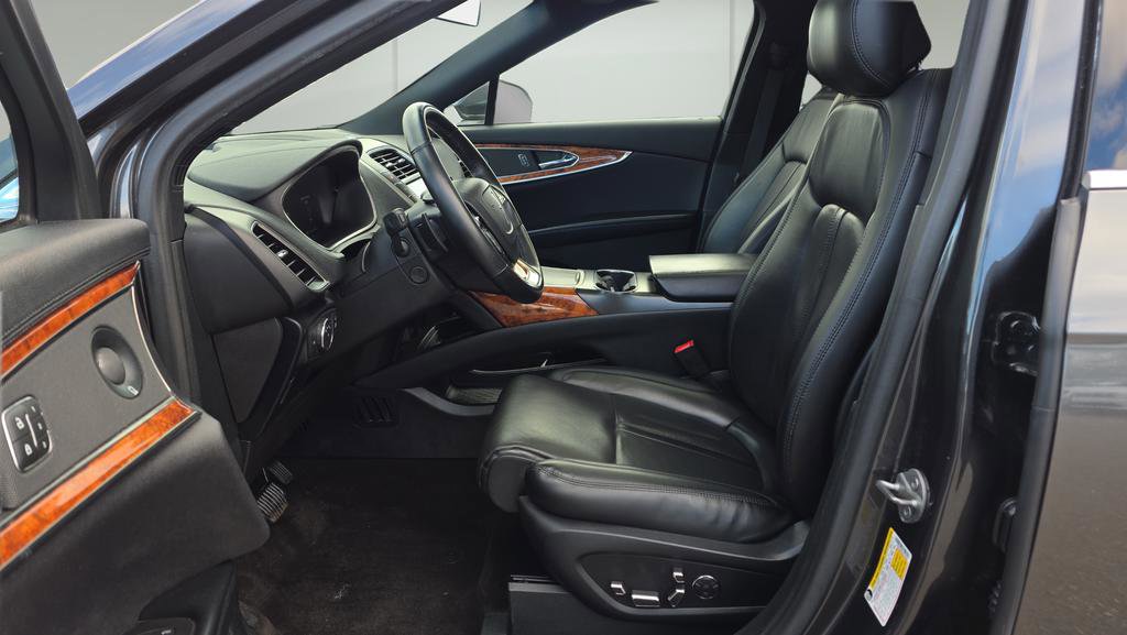 Used 2020 Lincoln Nautilus Reserve w/ Equipment Group 201A image 10