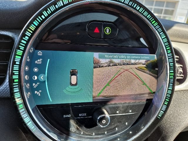 Used 2022 MINI Cooper 4-Door Hardtop w/ Premium Package FWD image 23