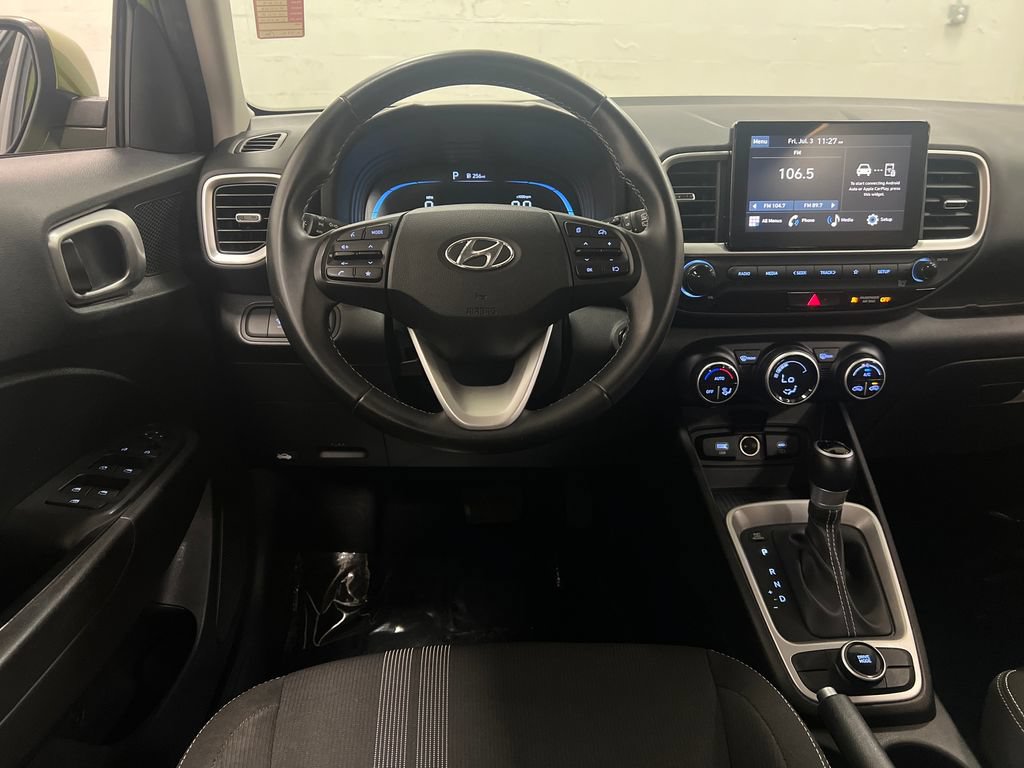Used 2024 Hyundai Venue SEL FWD image 14