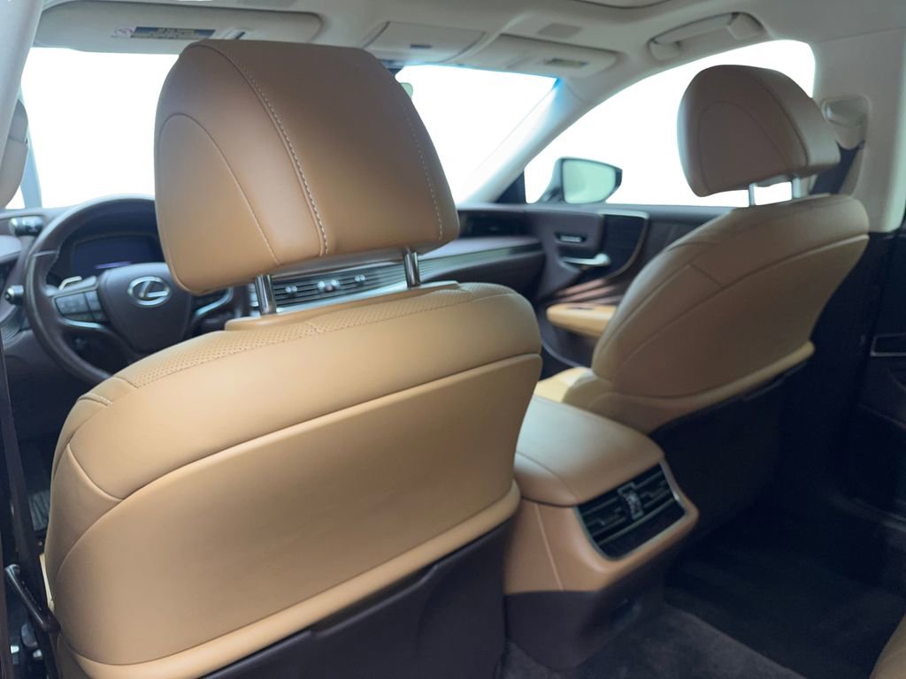 Used 2020 Lexus LS 500 w/ Accessory Package (Z2) image 35