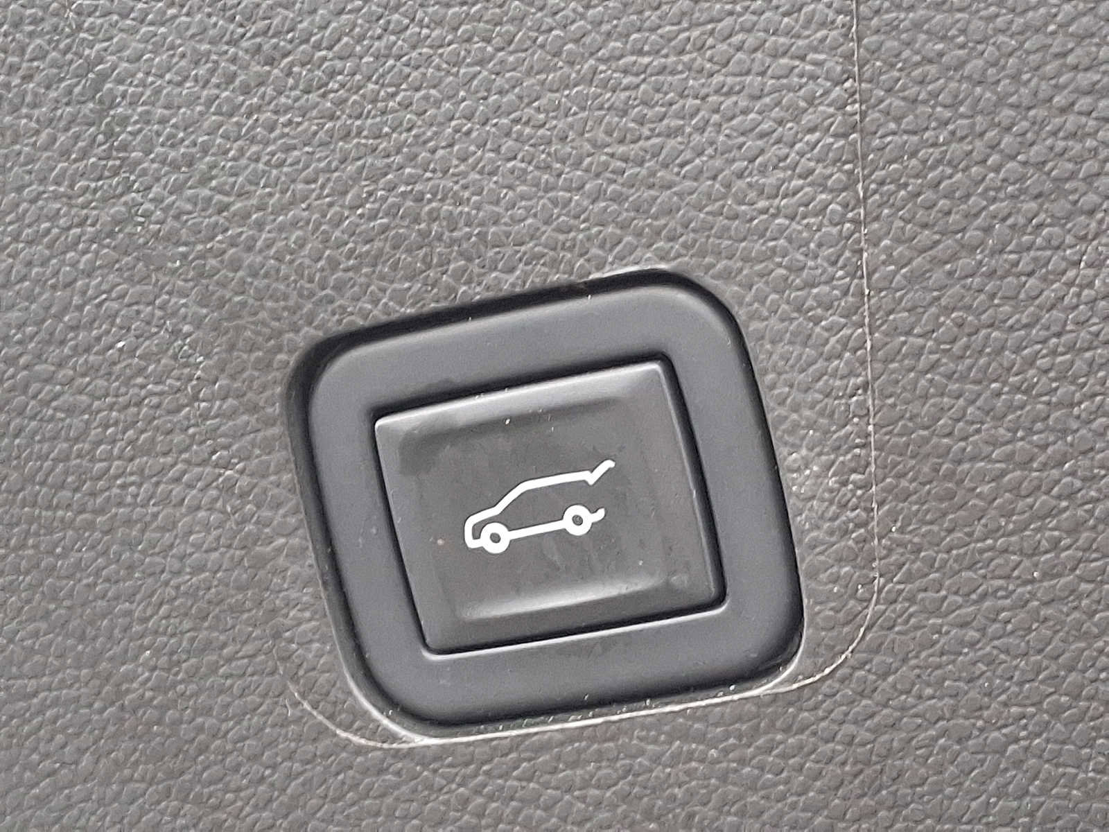 Used 2023 Chevrolet Traverse LT image 28