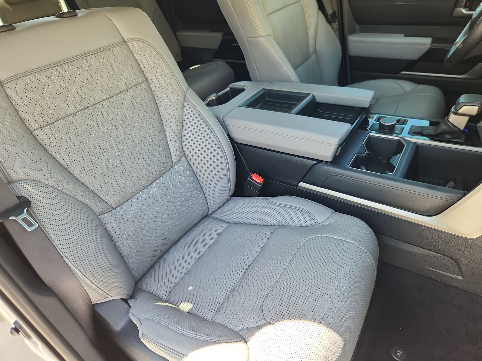 Used 2024 Toyota Tundra Limited w/ Power Package AWD/4WD image 15