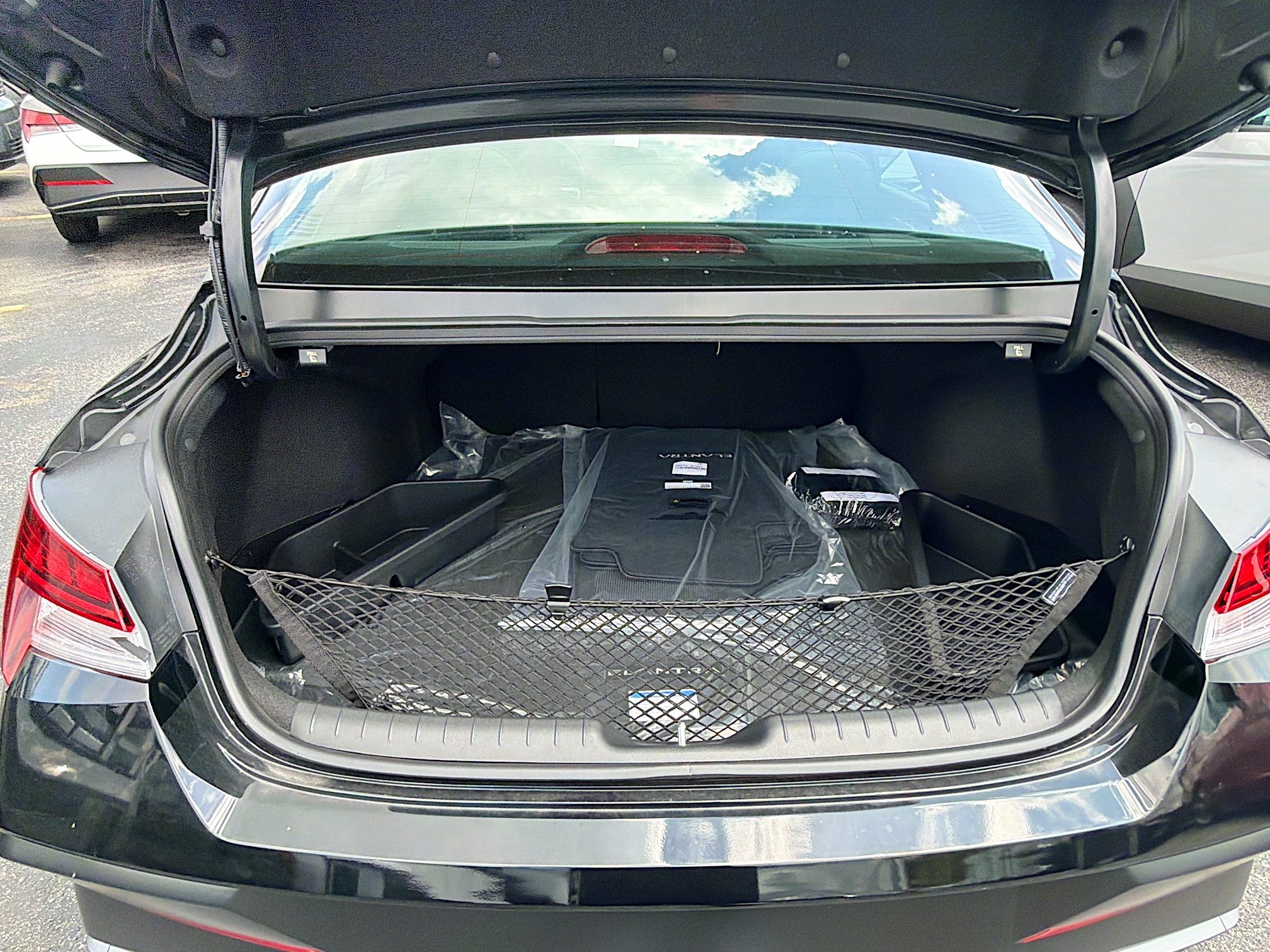 New 2026 Hyundai Elantra Limited FWD image 18