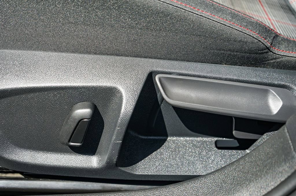 Used 2022 Volkswagen GTI SE image 24