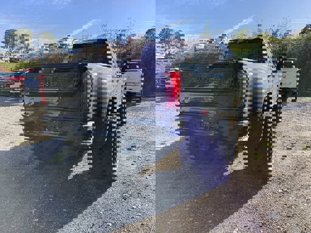 Used 2024 GMC Sierra 3500 Denali Ultimate image 3