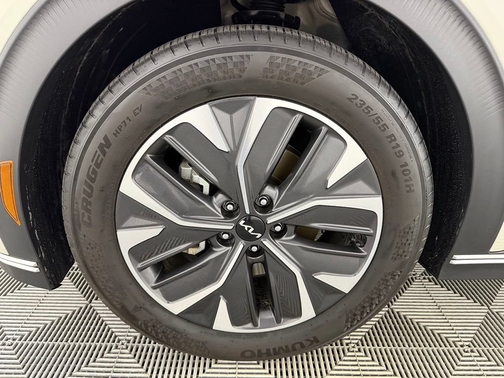 Used 2024 Kia EV6 Light RWD image 11