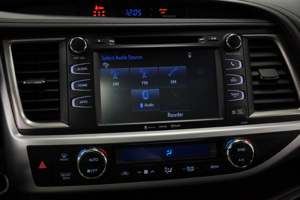 Used 2019 Toyota Highlander XLE AWD/4WD image 27