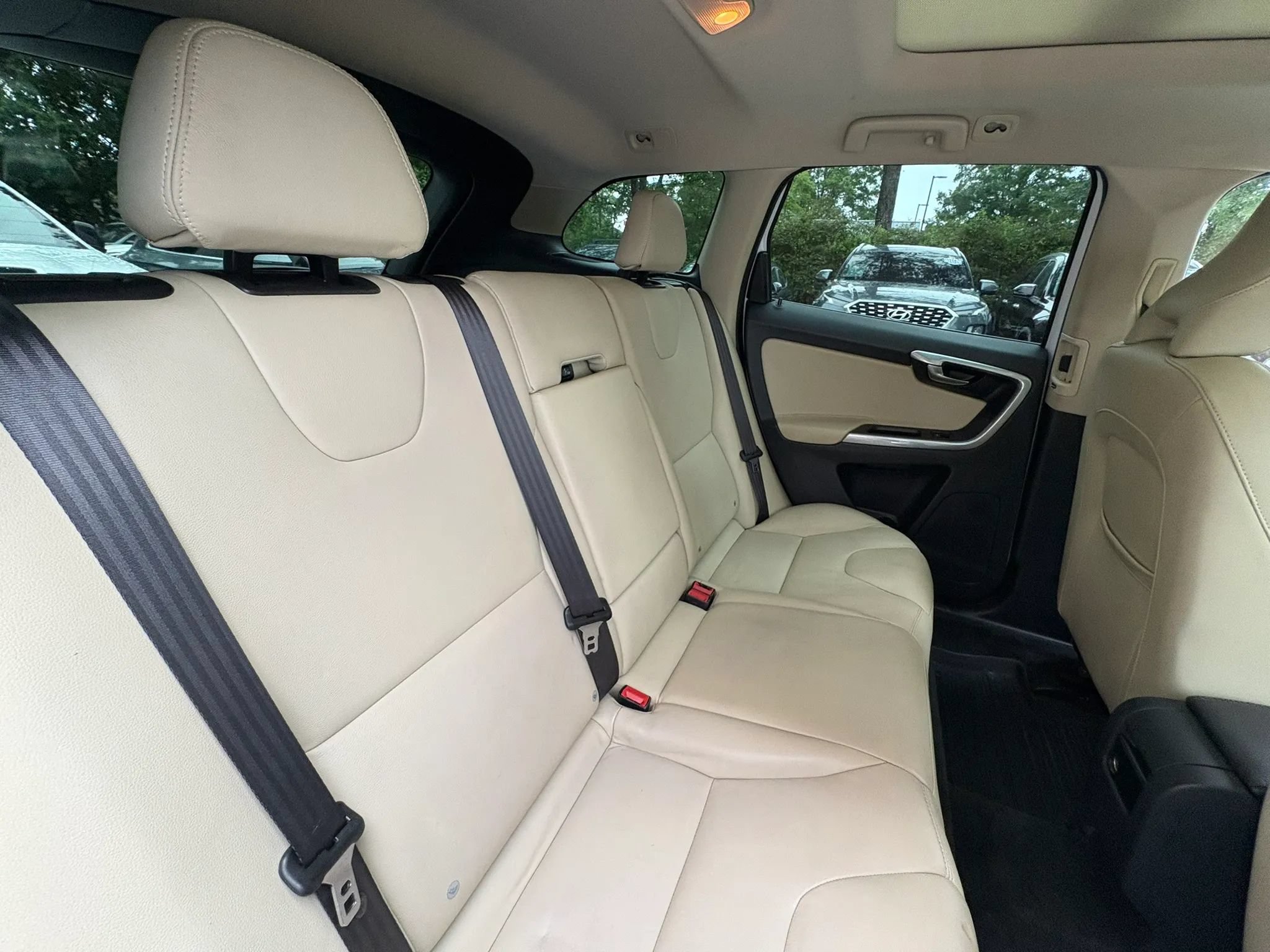 Used 2016 Volvo XC60 T6 w/ Proximity Package AWD/4WD image 17