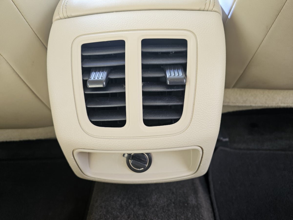 Used 2013 Ford Taurus Limited FWD image 36