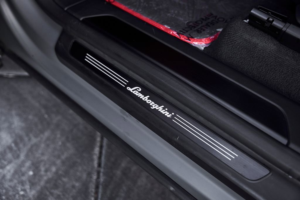 Used 2025 Lamborghini Urus S AWD/4WD image 35