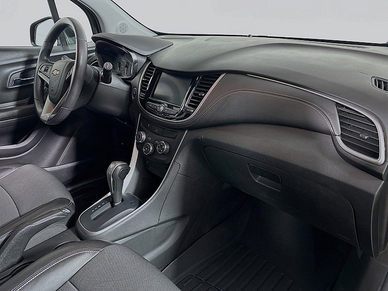 Used 2022 Chevrolet Trax LT w/ Midnight Edition image 25