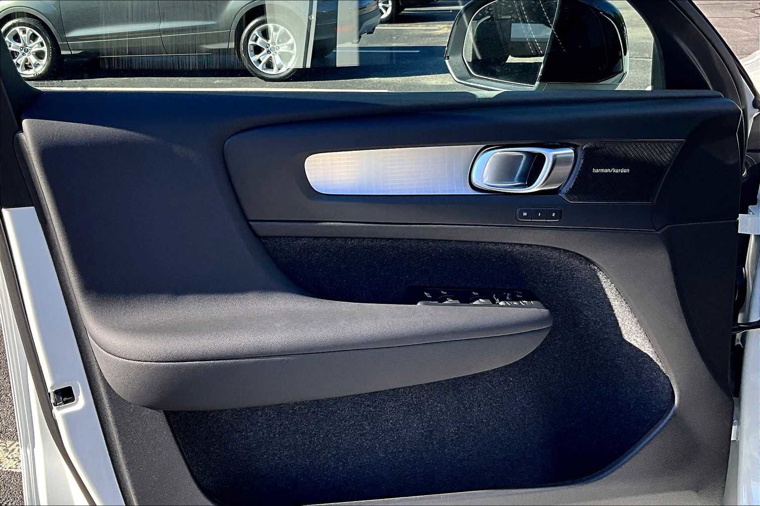 New 2026 Volvo XC40 B5 Ultra w/ Protection Package Premier image 11