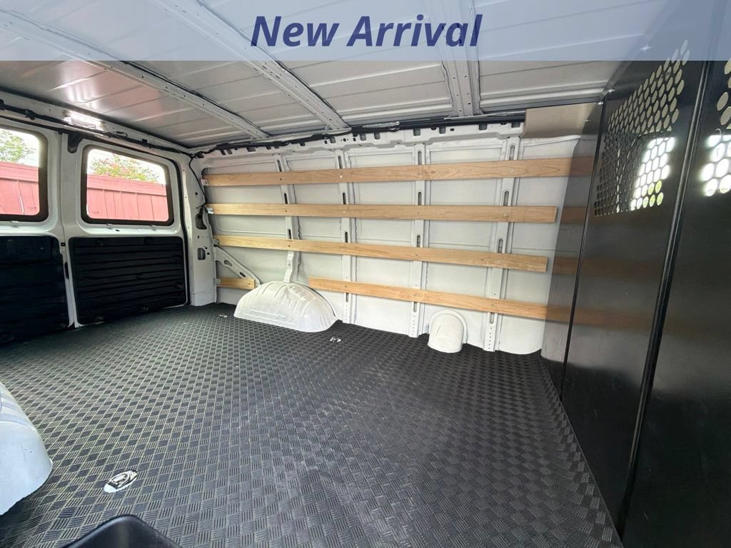 Used 2025 Chevrolet Express 2500 w/ Driver Convenience Package RWD image 6