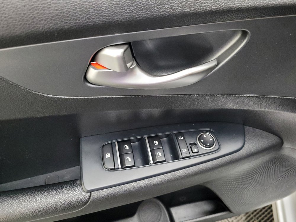 Used 2020 Kia Forte LXS FWD image 27