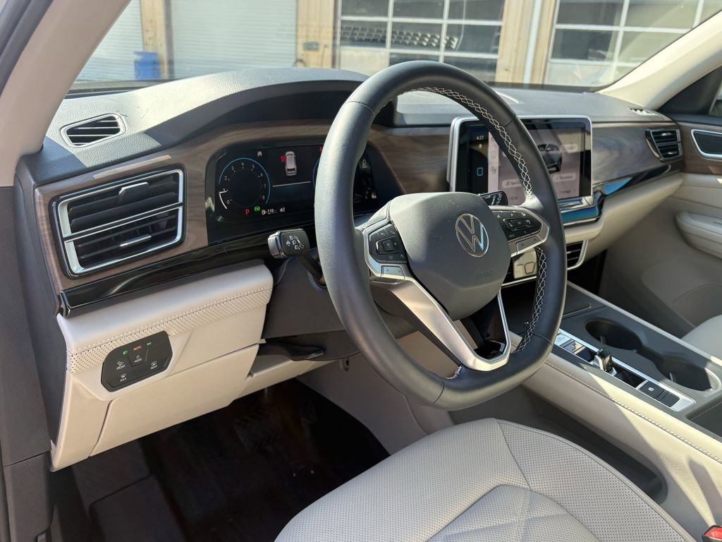 Used 2024 Volkswagen Atlas SE FWD image 14