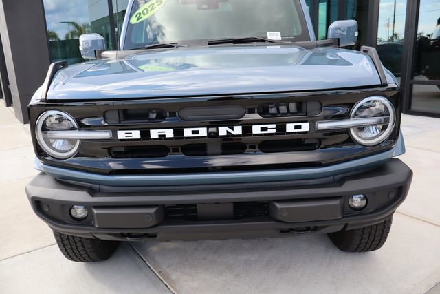 Used 2025 Ford Bronco Outer Banks image 9