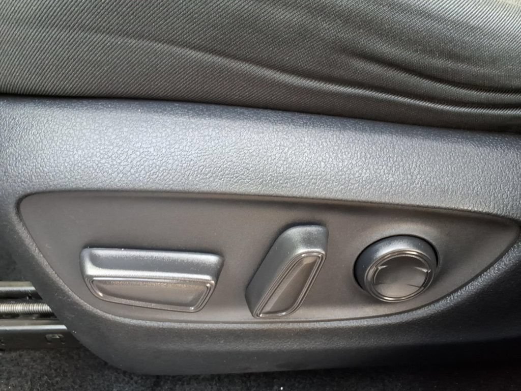 Used 2025 Toyota RAV4 XLE FWD image 15