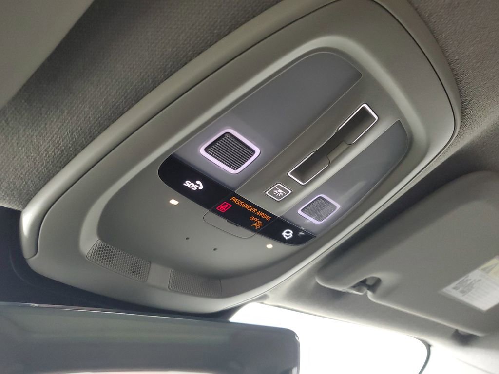 Certified 2025 Volvo XC40 B5 Core image 36