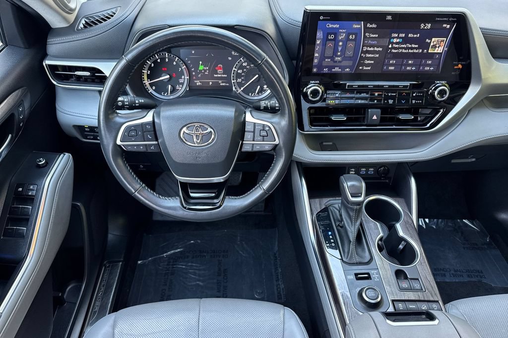 Used 2022 Toyota Highlander Platinum AWD/4WD image 13