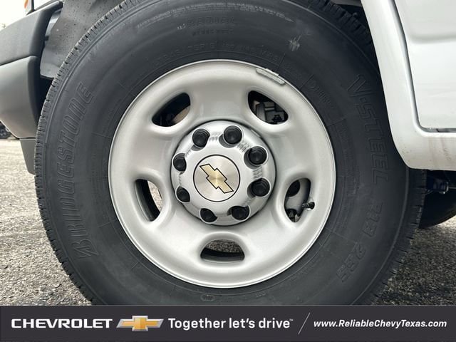 New 2026 Chevrolet Express 3500 w/ Driver Convenience Package RWD image 9