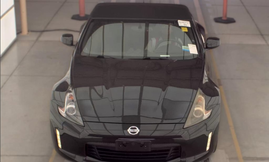 Used 2019 Nissan 370Z Touring RWD image 2