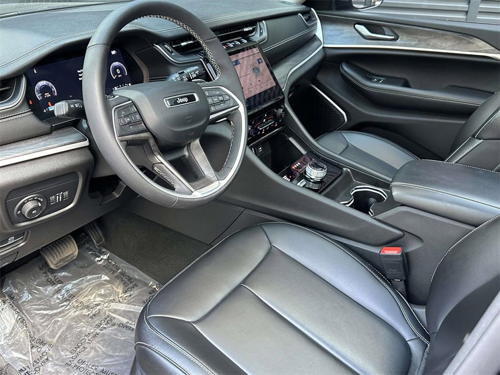Used 2024 Jeep Grand Cherokee Limited image 4